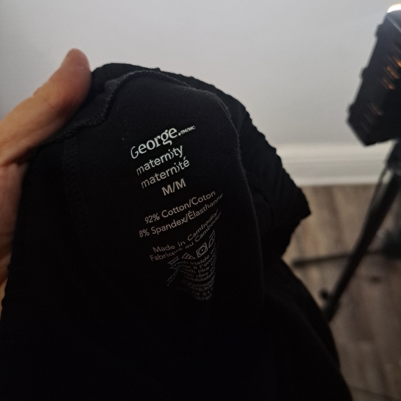 Maternity LOT Size Medium-Large - Picture 7 of 12